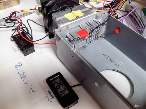 Versuchsaufbau mit einem CPU K�hlk�rper au�en und 2 kleineren inne