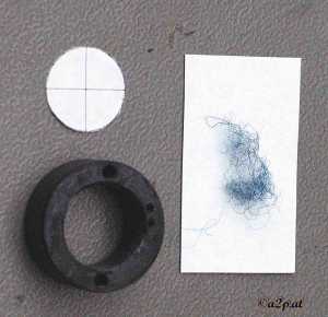 Schablone aus Papier und Kunststoffhülse Faden vs. Kupferdraht